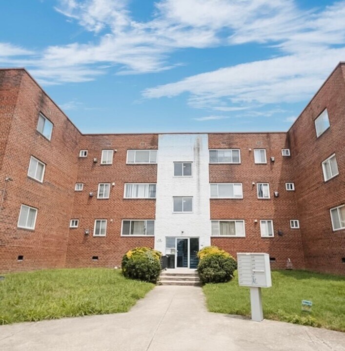 12 Halley Pl SE in Washington, DC - Building Photo