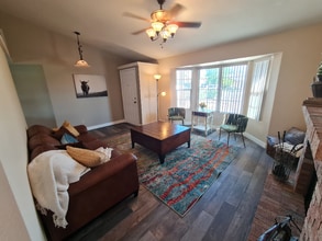 7944 W Charter Oak Rd in Peoria, AZ - Foto de edificio - Building Photo