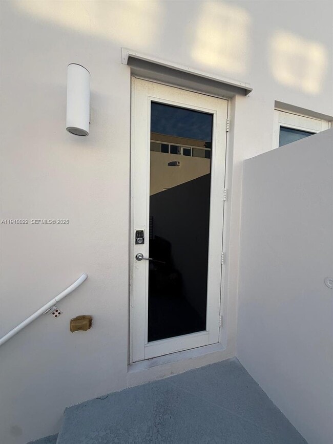 10518 NW 66th St in Doral, FL - Building Photo - Building Photo