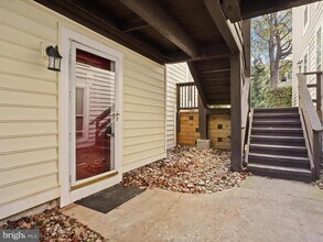 10064 Oakton Terrace Rd in Oakton, VA - Building Photo - Building Photo