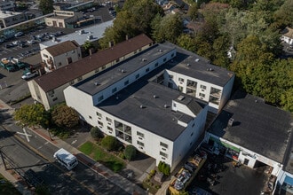 Crescent Condominium in Stamford, CT - Building Photo - Building Photo