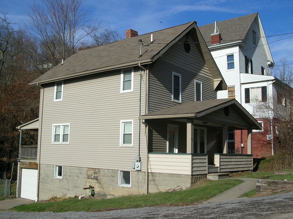 305 6th St in Morgantown, WV - Building Photo