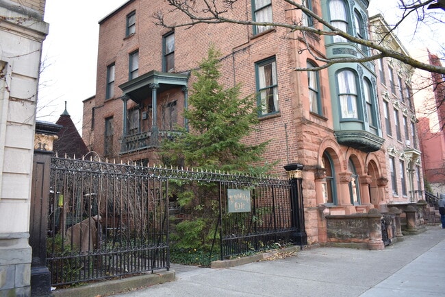 182 Washington Ave, Unit Third floor mansion apt.