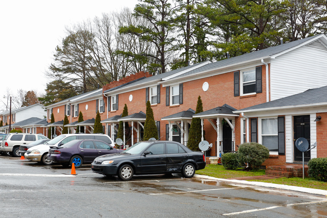 East Park Apartments in Charlotte, NC - Building Photo