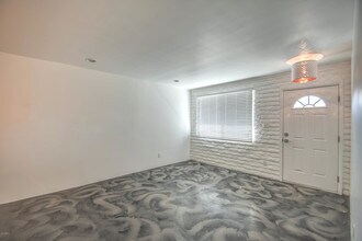 3445 N 36th St-Unit -07 in Phoenix, AZ - Building Photo - Building Photo