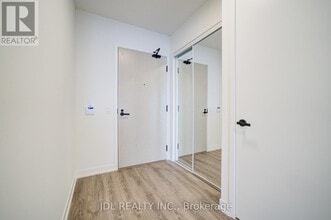 195 Commerce St in Vaughan, ON - Building Photo - Building Photo