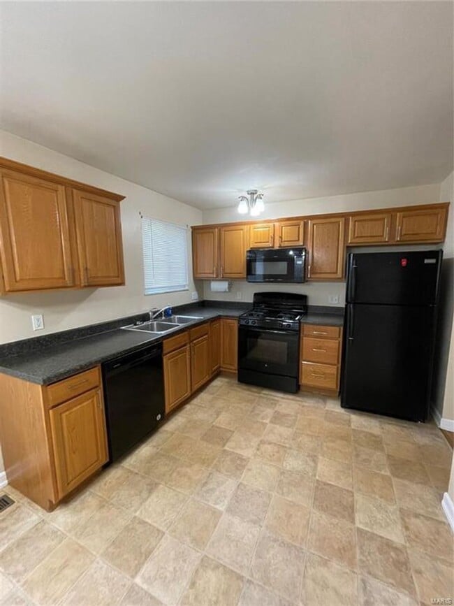 1821 Schulte Hill Dr in Maryland Heights, MO - Building Photo - Building Photo