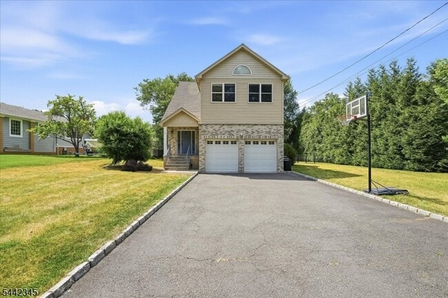 property at 6 Poplar Pl
