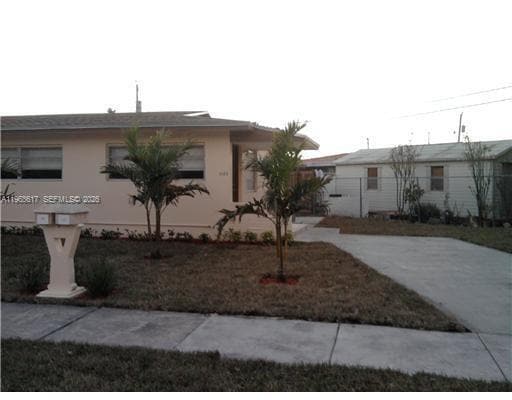 1122 NW 24th Ct