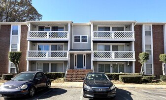 9521 Shannon Green Dr in Charlotte, NC - Building Photo