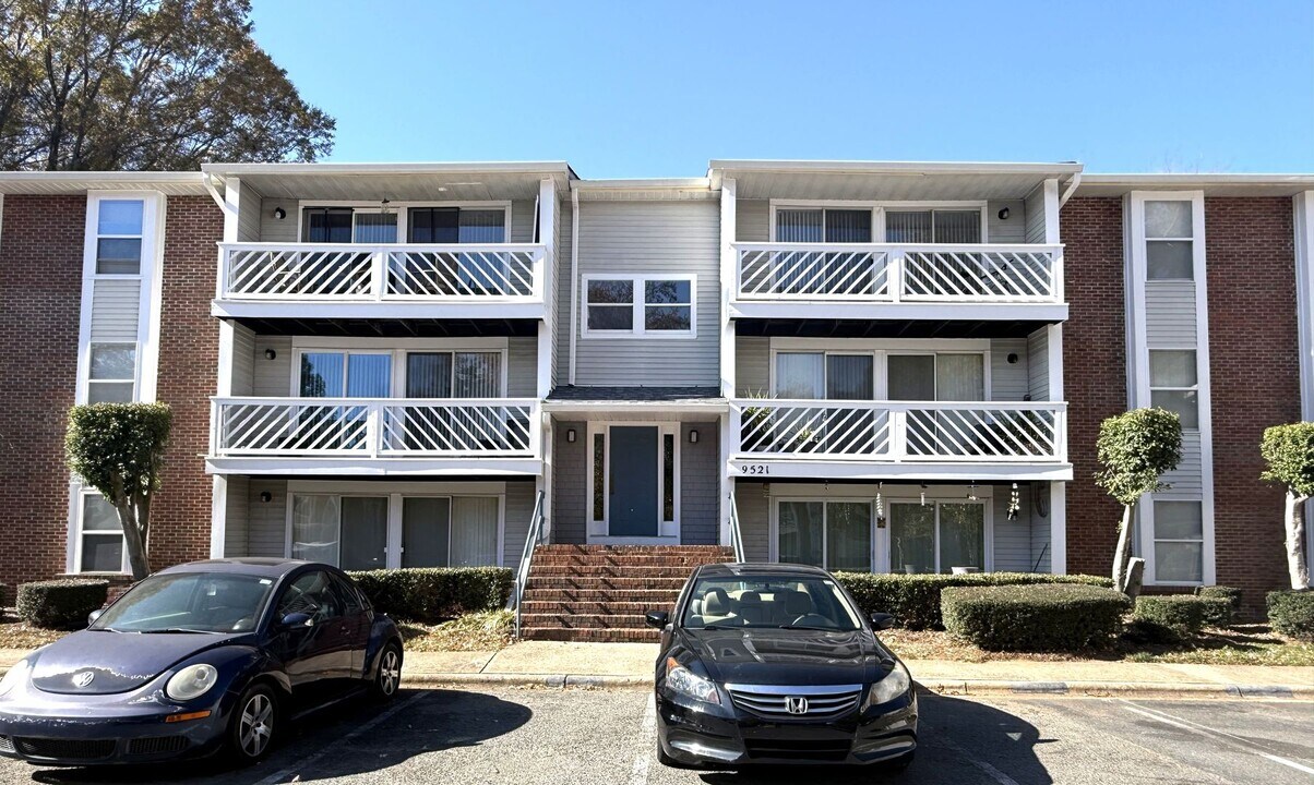 9521 Shannon Green Dr in Charlotte, NC - Building Photo