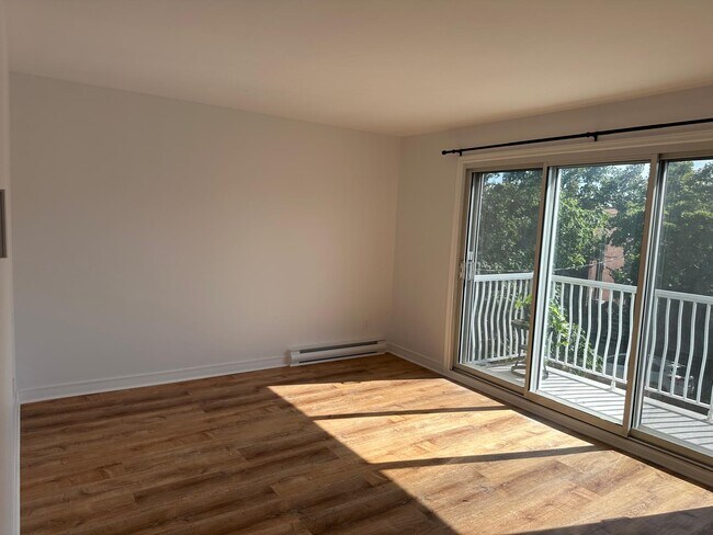 9357 Basile-Routhier Rue in Montréal, QC - Building Photo - Building Photo