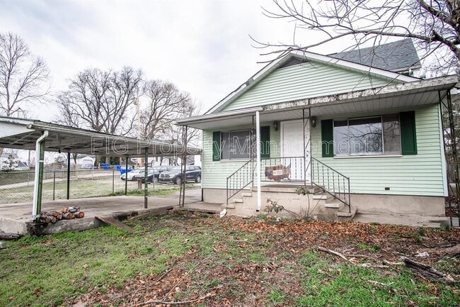 525 Sewanee St in Harriman, TN - Building Photo - Building Photo