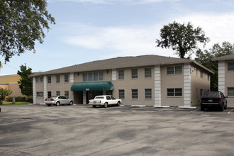 Citadel Apartments of Sarasota in Sarasota, FL - Building Photo - Building Photo