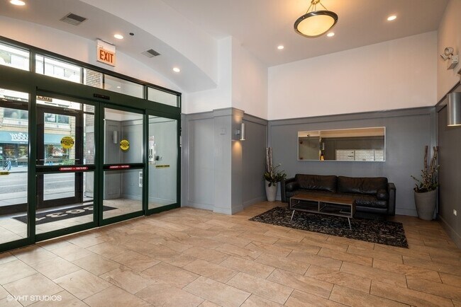 3631 N Halsted St in Chicago, IL - Building Photo - Building Photo