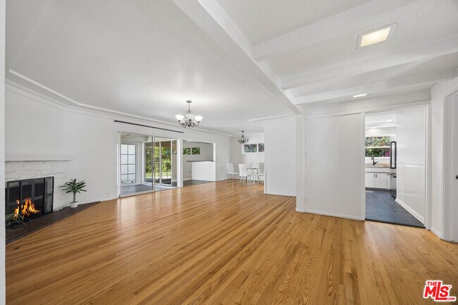 3262 Woodbine St in Los Angeles, CA - Building Photo - Building Photo