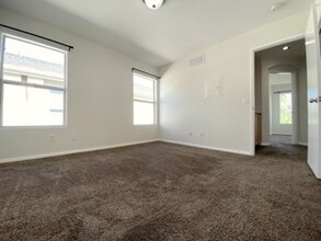 11850 Scripps Creek Dr in San Diego, CA - Foto de edificio - Building Photo