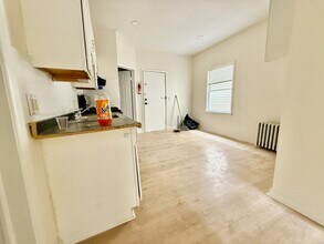 318 Danforth Ave in Jersey City, NJ - Building Photo - Building Photo