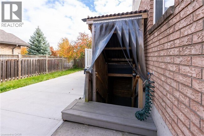 263 Hepburn Crescent in Hamilton, ON - Building Photo - Building Photo