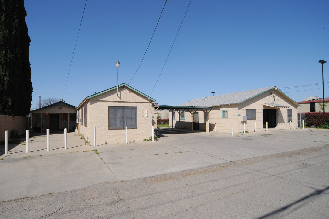 1525-1527 Owens Dr in Modesto, CA - Building Photo