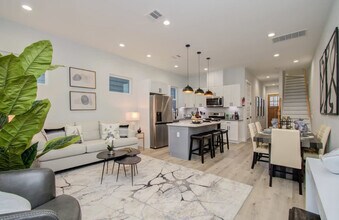 2105 Sam Wilson St in Houston, TX - Building Photo - Building Photo