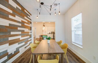410 James St in Houston, TX - Building Photo - Building Photo