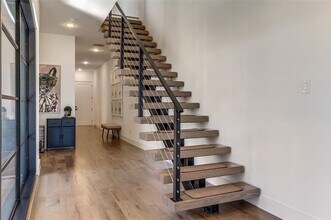 3523 N Versailles Ave in Dallas, TX - Building Photo - Building Photo