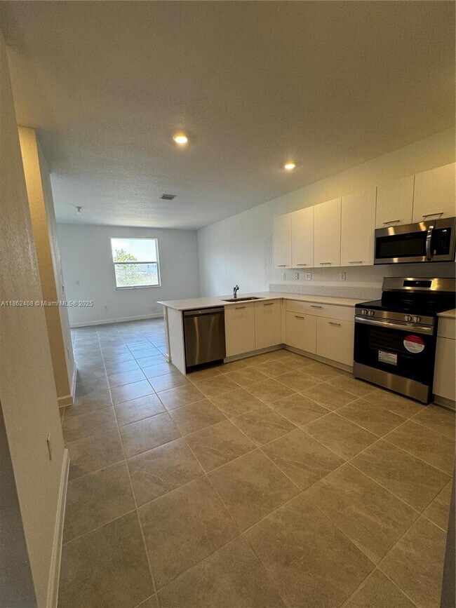 2325 NW 125 St in Miami Shores, FL - Building Photo - Building Photo