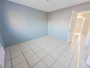 1736 NW 19th St in Miami, FL - Building Photo - Building Photo