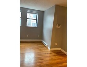 379 Meridian St in Boston, MA - Building Photo - Building Photo