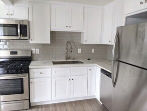 2801 San Marino St in Los Angeles, CA - Building Photo - Building Photo