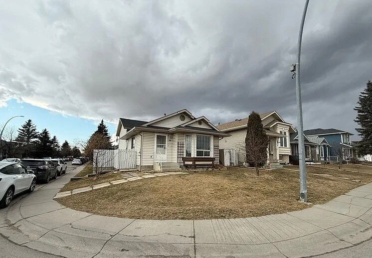 88 Martinwood Way NE in Calgary, AB - Building Photo