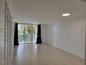 3341 NW 47th Terrace, Unit 317 in Lauderdale Lakes, FL - Building Photo - Building Photo