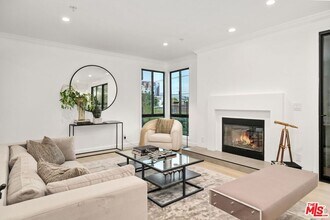 656 N W Knoll Dr in West Hollywood, CA - Building Photo - Building Photo