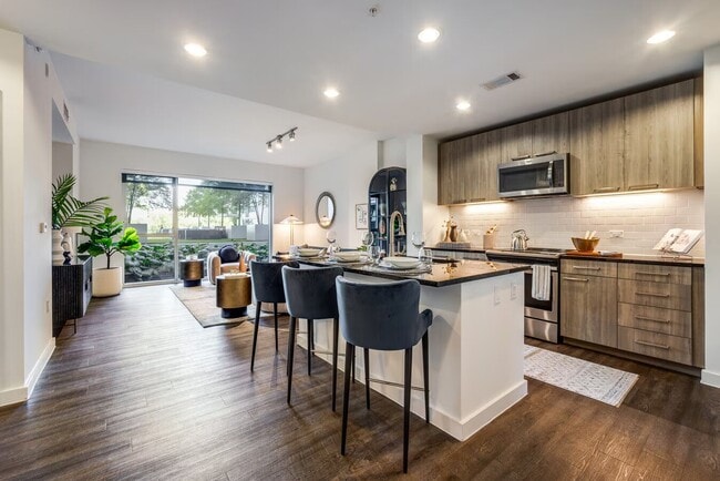 3798 Greenbriar Dr in Houston, TX - Building Photo - Building Photo