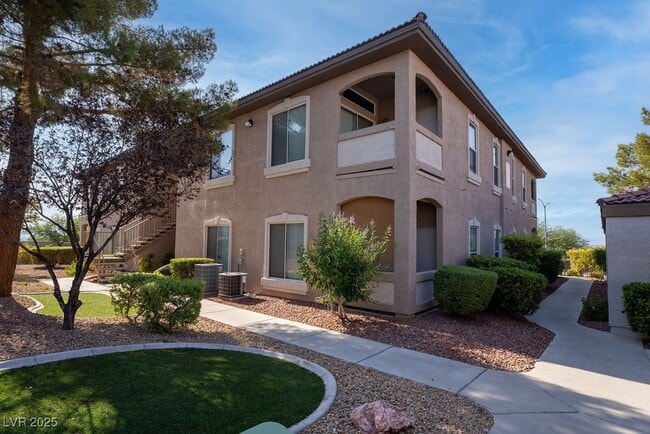 property at 2305 W Horizon Ridge Pkwy