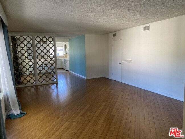 8704 Gregory Way in Los Angeles, CA - Building Photo - Building Photo