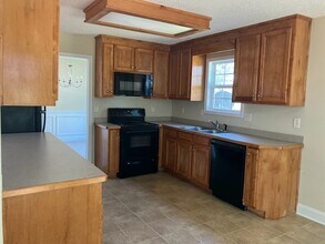 380 Embassy Dr in Winder, GA - Building Photo - Building Photo