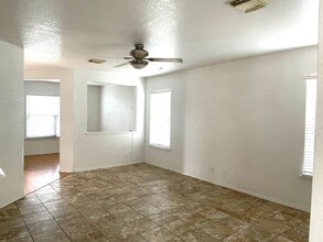 4990 Bending Elms in San Antonio, TX - Building Photo - Building Photo