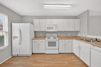 1006 Halifax Ln in Nashville, TN - Foto de edificio - Building Photo