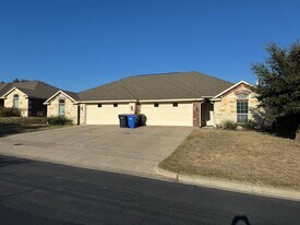 205 Chapel Trail Cir in Waco, TX - Building Photo