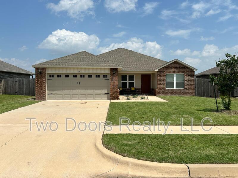 316 Blue Dr in Newcastle, OK - Building Photo