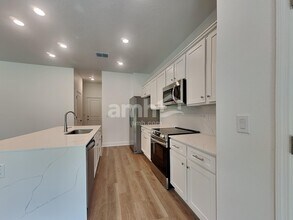 6444 Atlantic Bch Ave in Wesley Chapel, FL - Foto de edificio - Building Photo