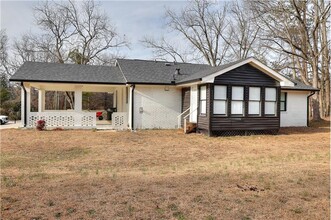 574 Grayson Pkwy in Grayson, GA - Foto de edificio - Building Photo
