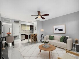 1503 NE 4th Ct, Unit 4 in Fort Lauderdale, FL - Building Photo