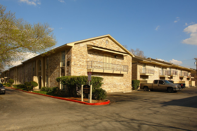 Coronado in San Antonio, TX - Foto de edificio - Building Photo