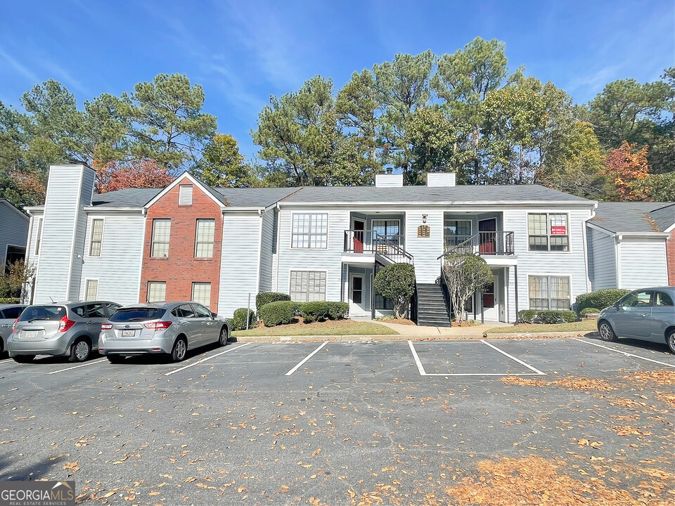 747 Windchase Ln in Stone Mountain, GA - Foto de edificio