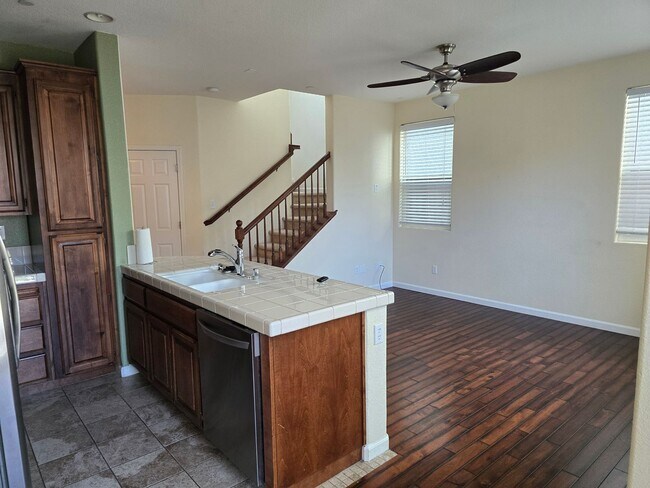 8902 Imray Way in Elk Grove, CA - Building Photo - Building Photo