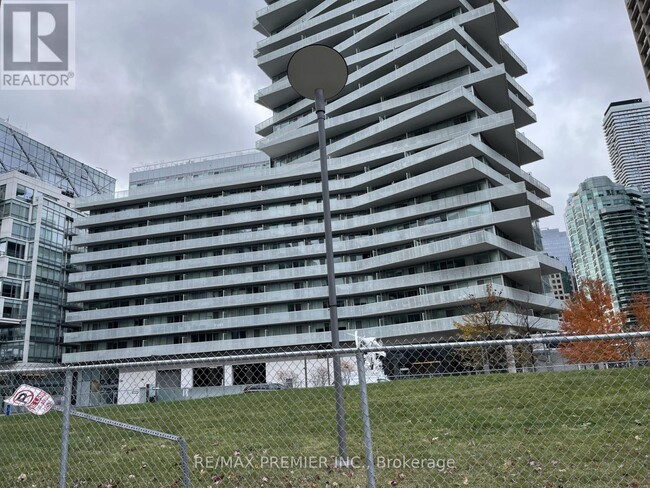 29-429 Queens Quay E in Toronto, ON - Building Photo - Building Photo