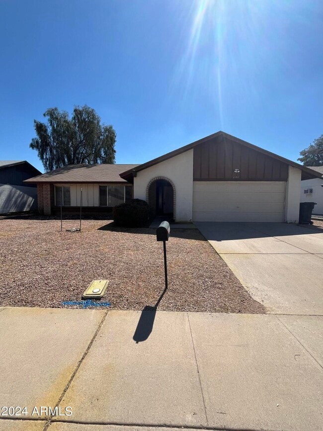 property at 3102 N Woodburne Dr